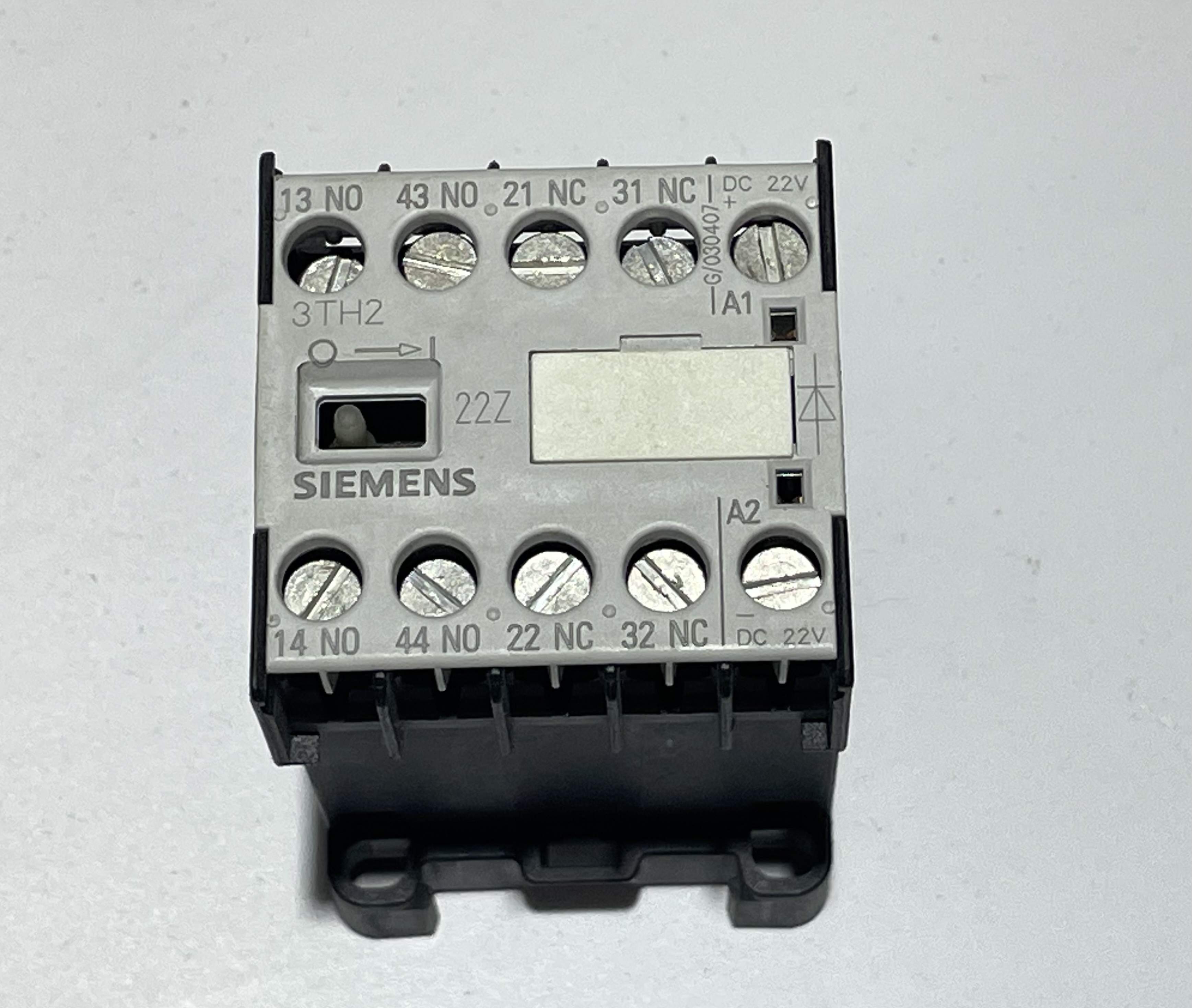 Контактор Siemens 3TH2082-0GB8 240V